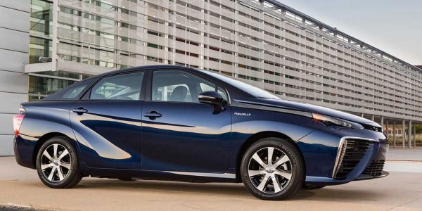 2016_Toyota_Fuel_Cell_Vehicle_0041