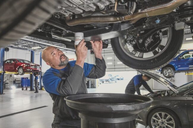 Обслуживание автомобиля в автосервисе